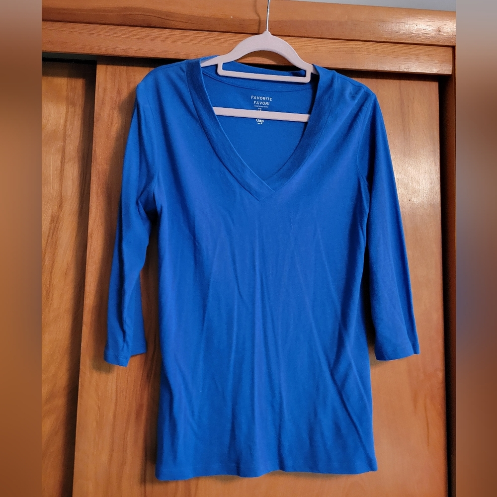 Gap top size small